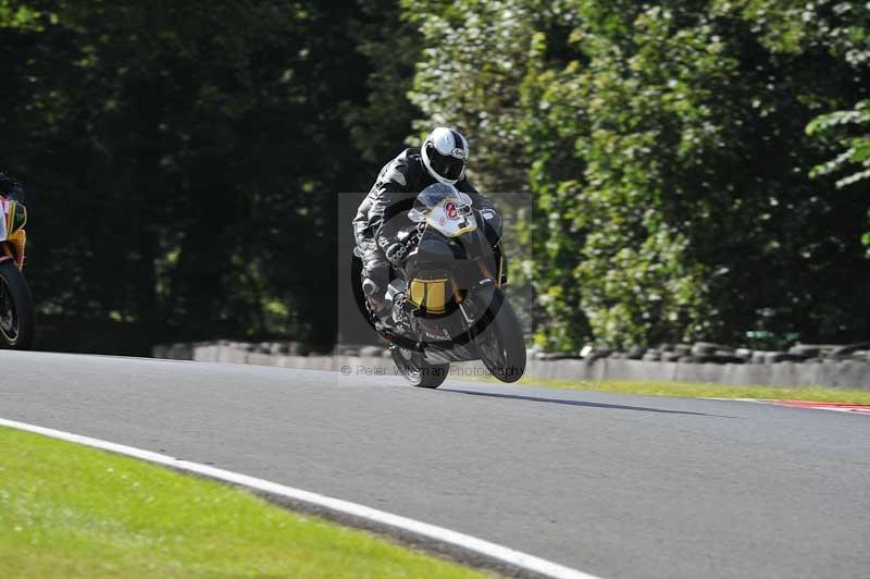 Motorcycle action photographs;event digital images;eventdigitalimages;no limits trackday;oulton park;oulton park circuit cheshire;oulton park photographs;peter wileman photography;trackday;trackday digital images;trackday photos