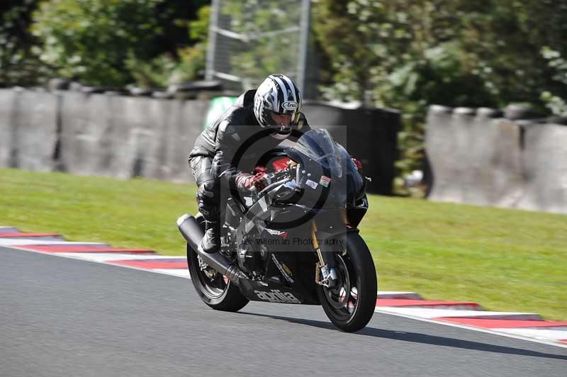 Motorcycle action photographs;event digital images;eventdigitalimages;no limits trackday;oulton park;oulton park circuit cheshire;oulton park photographs;peter wileman photography;trackday;trackday digital images;trackday photos