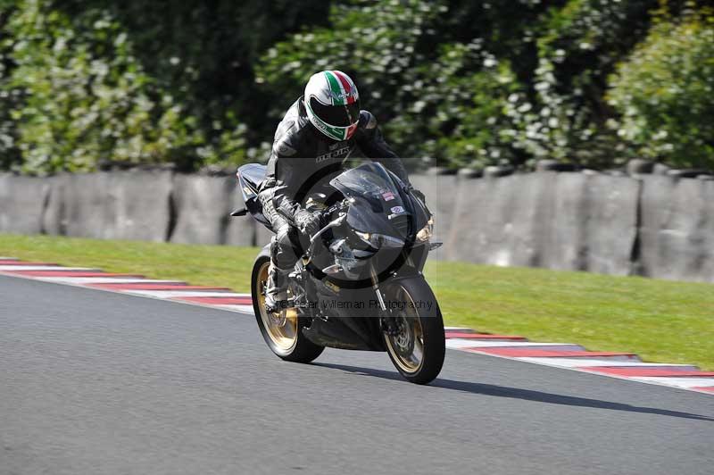 Motorcycle action photographs;event digital images;eventdigitalimages;no limits trackday;oulton park;oulton park circuit cheshire;oulton park photographs;peter wileman photography;trackday;trackday digital images;trackday photos