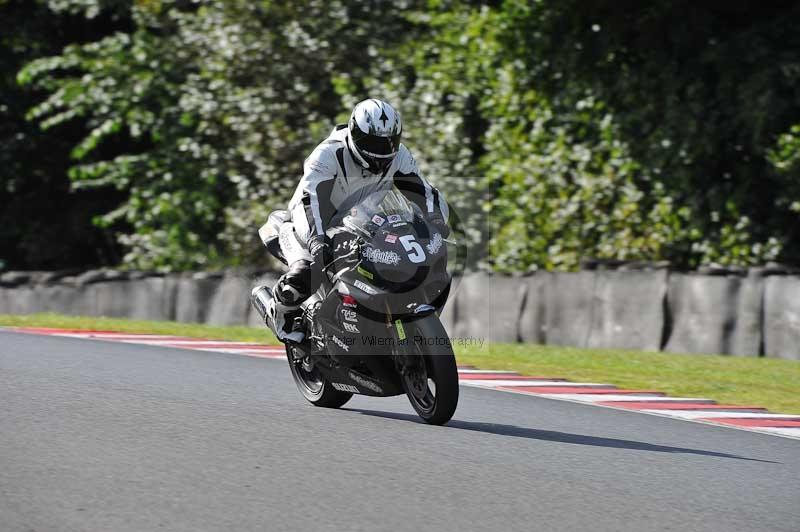Motorcycle action photographs;event digital images;eventdigitalimages;no limits trackday;oulton park;oulton park circuit cheshire;oulton park photographs;peter wileman photography;trackday;trackday digital images;trackday photos