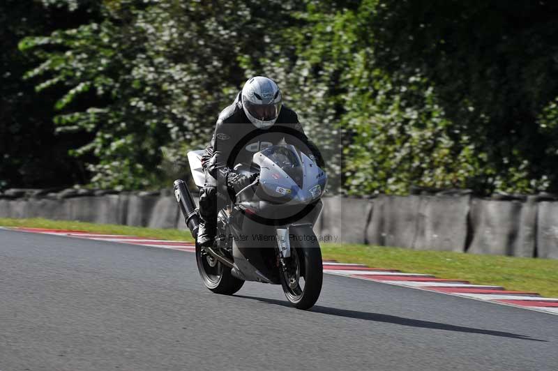 Motorcycle action photographs;event digital images;eventdigitalimages;no limits trackday;oulton park;oulton park circuit cheshire;oulton park photographs;peter wileman photography;trackday;trackday digital images;trackday photos