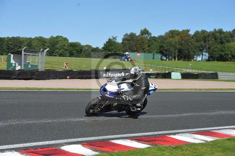 Motorcycle action photographs;event digital images;eventdigitalimages;no limits trackday;oulton park;oulton park circuit cheshire;oulton park photographs;peter wileman photography;trackday;trackday digital images;trackday photos