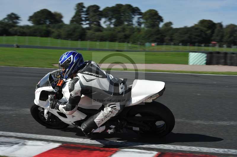 Motorcycle action photographs;event digital images;eventdigitalimages;no limits trackday;oulton park;oulton park circuit cheshire;oulton park photographs;peter wileman photography;trackday;trackday digital images;trackday photos