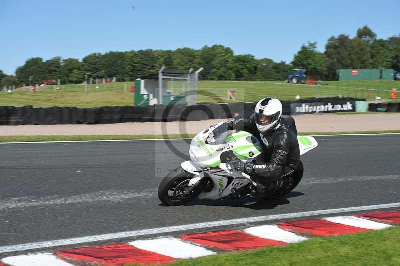 Motorcycle action photographs;event digital images;eventdigitalimages;no limits trackday;oulton park;oulton park circuit cheshire;oulton park photographs;peter wileman photography;trackday;trackday digital images;trackday photos