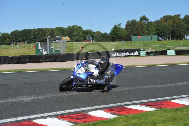 Motorcycle action photographs;event digital images;eventdigitalimages;no limits trackday;oulton park;oulton park circuit cheshire;oulton park photographs;peter wileman photography;trackday;trackday digital images;trackday photos