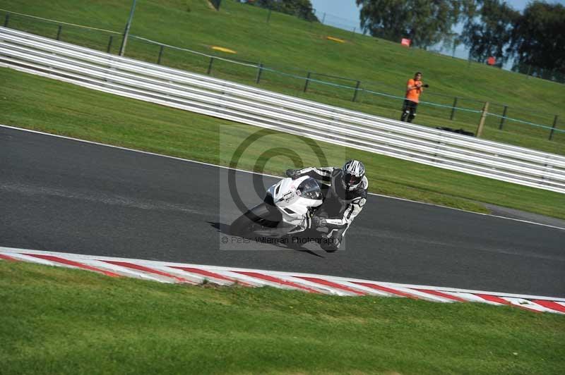 Motorcycle action photographs;event digital images;eventdigitalimages;no limits trackday;oulton park;oulton park circuit cheshire;oulton park photographs;peter wileman photography;trackday;trackday digital images;trackday photos
