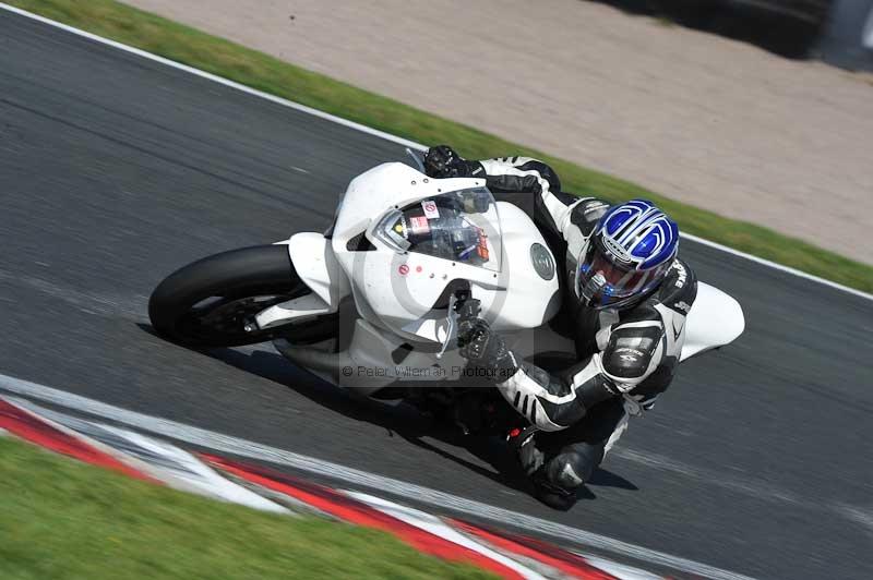 Motorcycle action photographs;event digital images;eventdigitalimages;no limits trackday;oulton park;oulton park circuit cheshire;oulton park photographs;peter wileman photography;trackday;trackday digital images;trackday photos