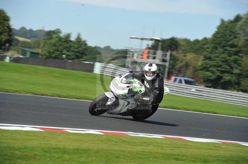 Motorcycle action photographs;event digital images;eventdigitalimages;no limits trackday;oulton park;oulton park circuit cheshire;oulton park photographs;peter wileman photography;trackday;trackday digital images;trackday photos