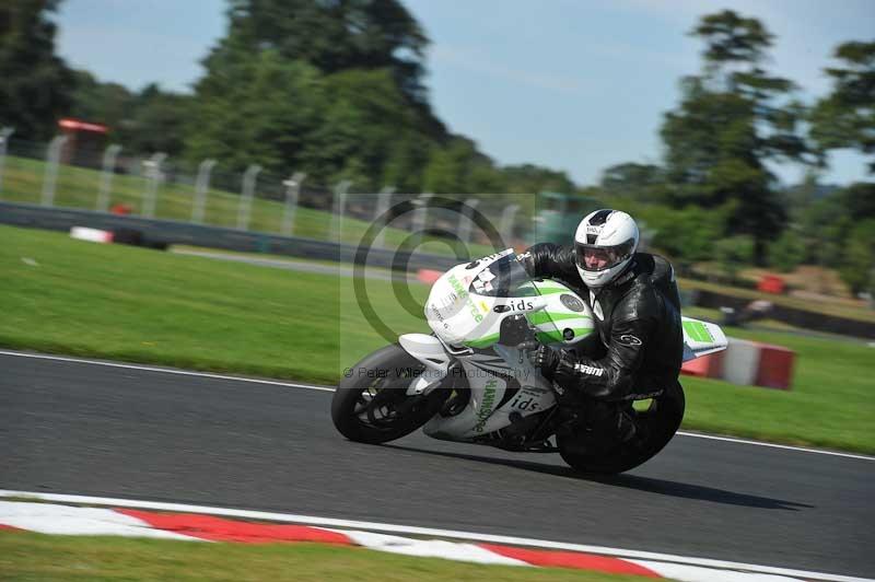 Motorcycle action photographs;event digital images;eventdigitalimages;no limits trackday;oulton park;oulton park circuit cheshire;oulton park photographs;peter wileman photography;trackday;trackday digital images;trackday photos