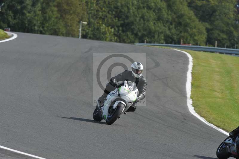 Motorcycle action photographs;event digital images;eventdigitalimages;no limits trackday;oulton park;oulton park circuit cheshire;oulton park photographs;peter wileman photography;trackday;trackday digital images;trackday photos