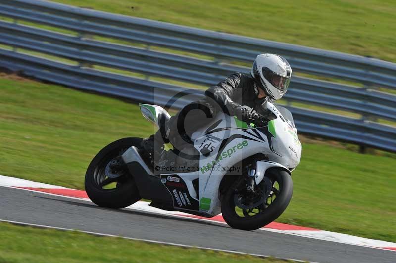 Motorcycle action photographs;event digital images;eventdigitalimages;no limits trackday;oulton park;oulton park circuit cheshire;oulton park photographs;peter wileman photography;trackday;trackday digital images;trackday photos
