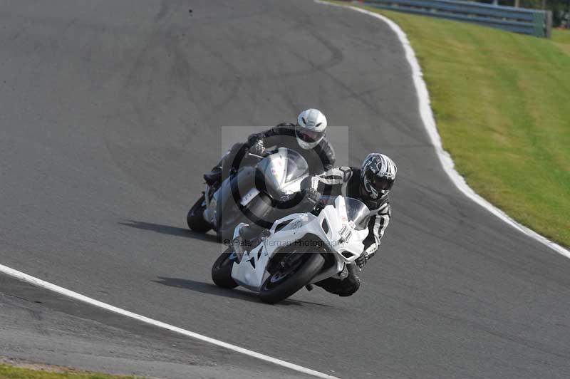 Motorcycle action photographs;event digital images;eventdigitalimages;no limits trackday;oulton park;oulton park circuit cheshire;oulton park photographs;peter wileman photography;trackday;trackday digital images;trackday photos