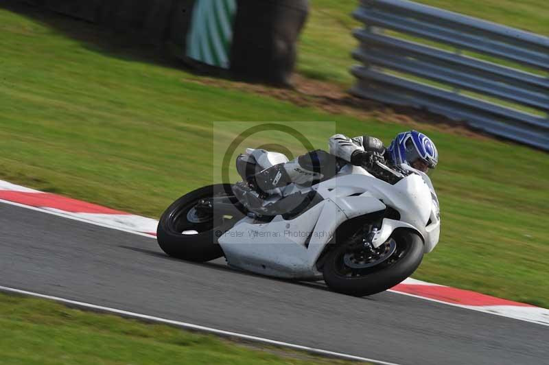 Motorcycle action photographs;event digital images;eventdigitalimages;no limits trackday;oulton park;oulton park circuit cheshire;oulton park photographs;peter wileman photography;trackday;trackday digital images;trackday photos