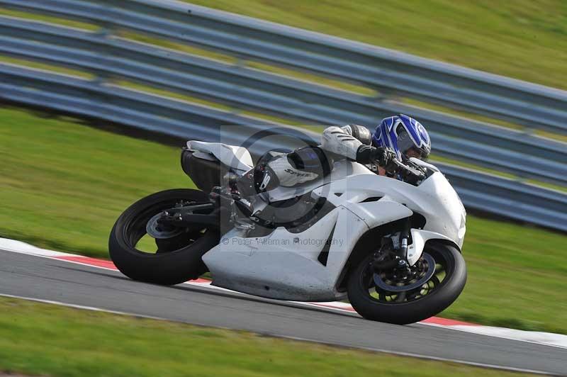 Motorcycle action photographs;event digital images;eventdigitalimages;no limits trackday;oulton park;oulton park circuit cheshire;oulton park photographs;peter wileman photography;trackday;trackday digital images;trackday photos