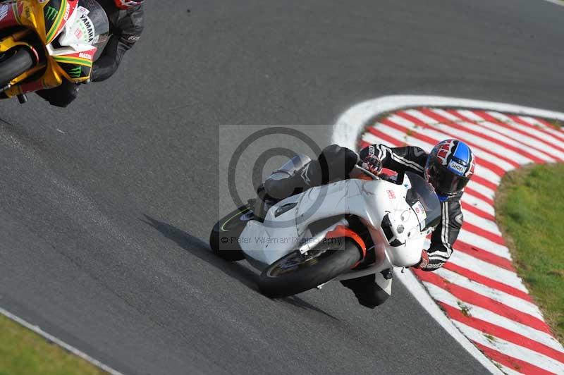 Motorcycle action photographs;event digital images;eventdigitalimages;no limits trackday;oulton park;oulton park circuit cheshire;oulton park photographs;peter wileman photography;trackday;trackday digital images;trackday photos