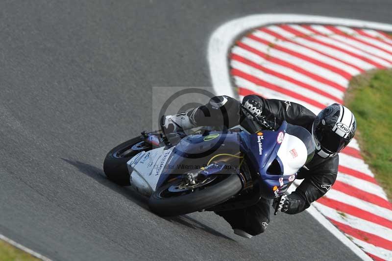 Motorcycle action photographs;event digital images;eventdigitalimages;no limits trackday;oulton park;oulton park circuit cheshire;oulton park photographs;peter wileman photography;trackday;trackday digital images;trackday photos