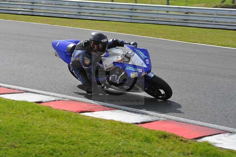 Motorcycle action photographs;event digital images;eventdigitalimages;no limits trackday;oulton park;oulton park circuit cheshire;oulton park photographs;peter wileman photography;trackday;trackday digital images;trackday photos