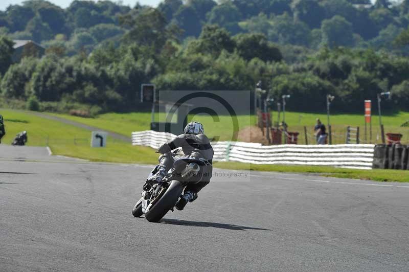 Motorcycle action photographs;event digital images;eventdigitalimages;no limits trackday;oulton park;oulton park circuit cheshire;oulton park photographs;peter wileman photography;trackday;trackday digital images;trackday photos