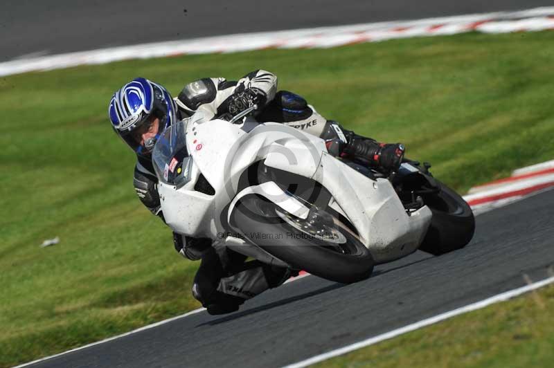 Motorcycle action photographs;event digital images;eventdigitalimages;no limits trackday;oulton park;oulton park circuit cheshire;oulton park photographs;peter wileman photography;trackday;trackday digital images;trackday photos
