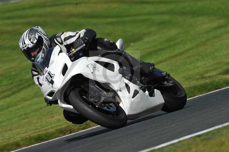 Motorcycle action photographs;event digital images;eventdigitalimages;no limits trackday;oulton park;oulton park circuit cheshire;oulton park photographs;peter wileman photography;trackday;trackday digital images;trackday photos