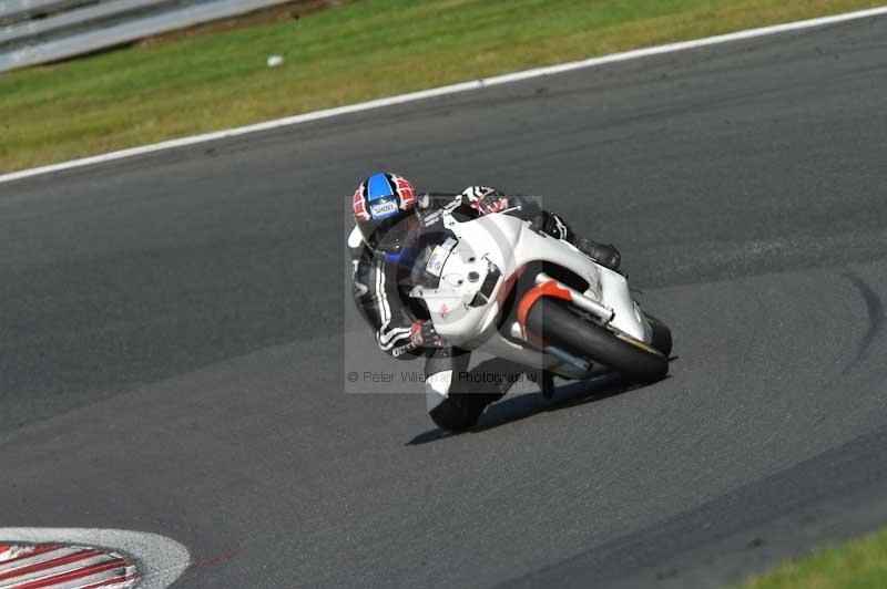 Motorcycle action photographs;event digital images;eventdigitalimages;no limits trackday;oulton park;oulton park circuit cheshire;oulton park photographs;peter wileman photography;trackday;trackday digital images;trackday photos