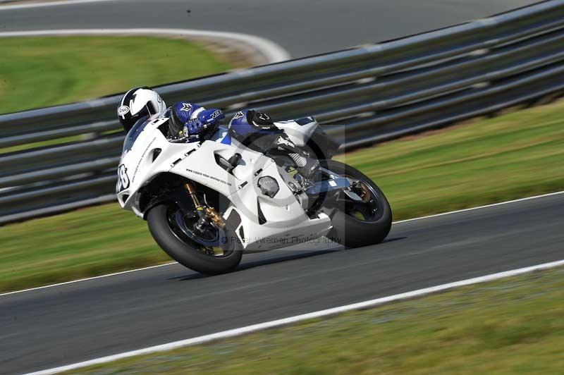 Motorcycle action photographs;event digital images;eventdigitalimages;no limits trackday;oulton park;oulton park circuit cheshire;oulton park photographs;peter wileman photography;trackday;trackday digital images;trackday photos