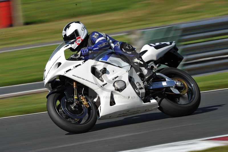 Motorcycle action photographs;event digital images;eventdigitalimages;no limits trackday;oulton park;oulton park circuit cheshire;oulton park photographs;peter wileman photography;trackday;trackday digital images;trackday photos