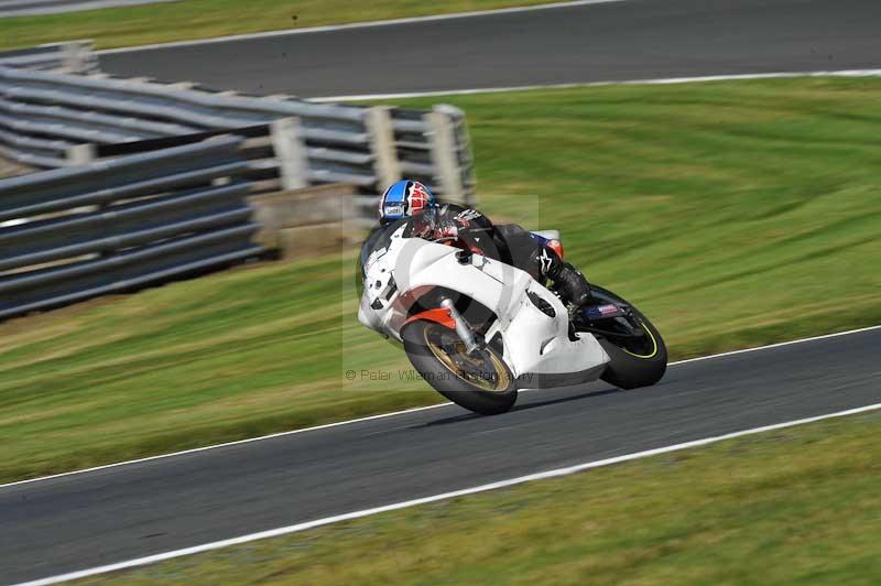 Motorcycle action photographs;event digital images;eventdigitalimages;no limits trackday;oulton park;oulton park circuit cheshire;oulton park photographs;peter wileman photography;trackday;trackday digital images;trackday photos