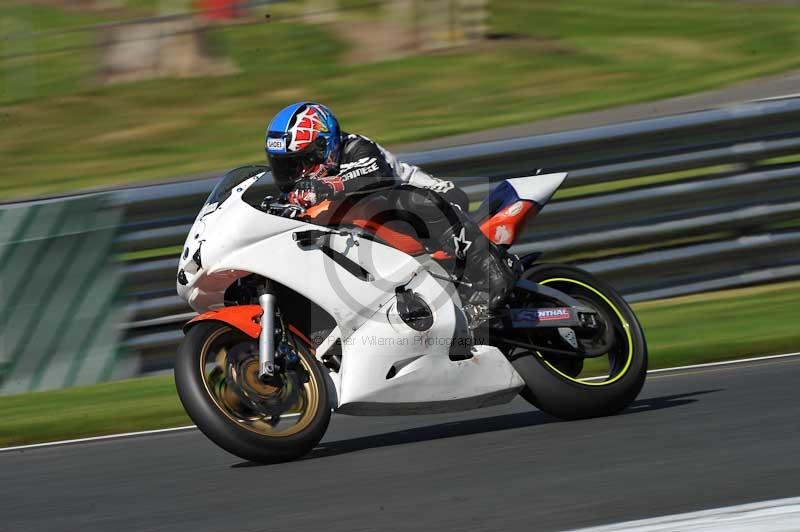 Motorcycle action photographs;event digital images;eventdigitalimages;no limits trackday;oulton park;oulton park circuit cheshire;oulton park photographs;peter wileman photography;trackday;trackday digital images;trackday photos