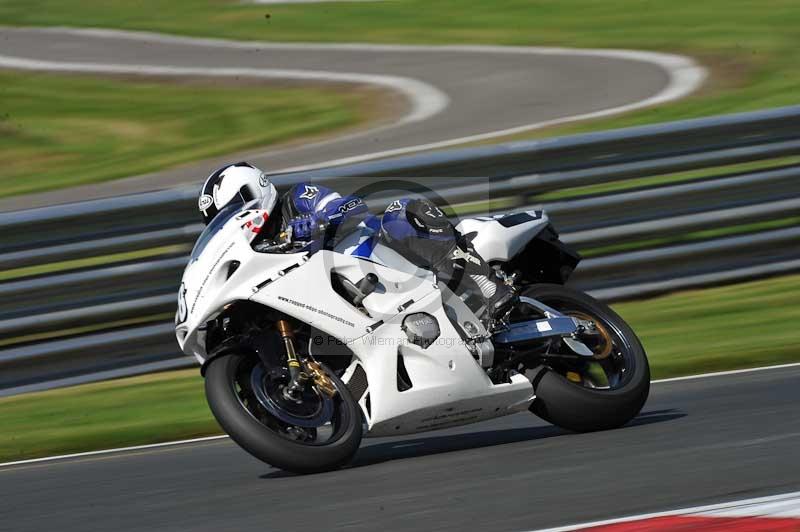 Motorcycle action photographs;event digital images;eventdigitalimages;no limits trackday;oulton park;oulton park circuit cheshire;oulton park photographs;peter wileman photography;trackday;trackday digital images;trackday photos
