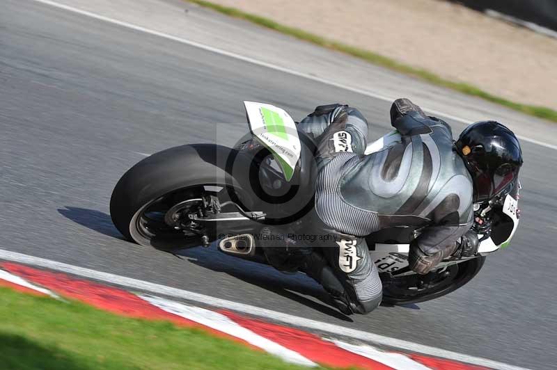 Motorcycle action photographs;event digital images;eventdigitalimages;no limits trackday;oulton park;oulton park circuit cheshire;oulton park photographs;peter wileman photography;trackday;trackday digital images;trackday photos