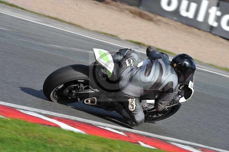 Motorcycle action photographs;event digital images;eventdigitalimages;no limits trackday;oulton park;oulton park circuit cheshire;oulton park photographs;peter wileman photography;trackday;trackday digital images;trackday photos