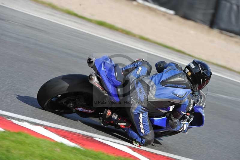 Motorcycle action photographs;event digital images;eventdigitalimages;no limits trackday;oulton park;oulton park circuit cheshire;oulton park photographs;peter wileman photography;trackday;trackday digital images;trackday photos