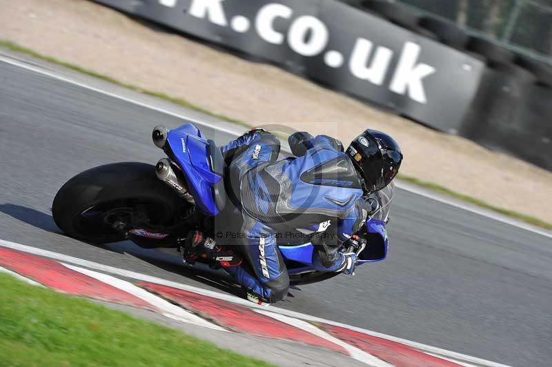 Motorcycle action photographs;event digital images;eventdigitalimages;no limits trackday;oulton park;oulton park circuit cheshire;oulton park photographs;peter wileman photography;trackday;trackday digital images;trackday photos