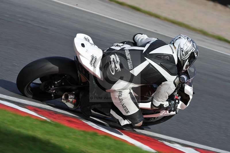 Motorcycle action photographs;event digital images;eventdigitalimages;no limits trackday;oulton park;oulton park circuit cheshire;oulton park photographs;peter wileman photography;trackday;trackday digital images;trackday photos