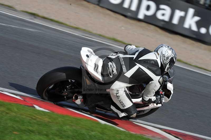 Motorcycle action photographs;event digital images;eventdigitalimages;no limits trackday;oulton park;oulton park circuit cheshire;oulton park photographs;peter wileman photography;trackday;trackday digital images;trackday photos