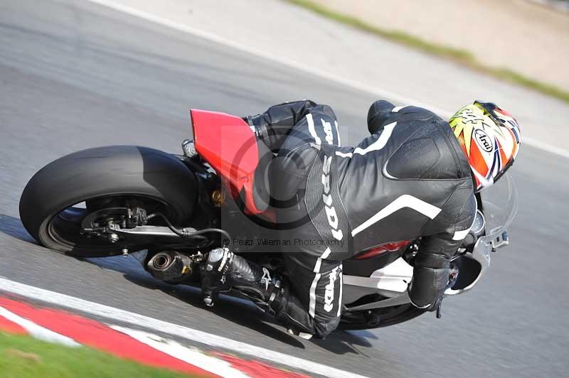 Motorcycle action photographs;event digital images;eventdigitalimages;no limits trackday;oulton park;oulton park circuit cheshire;oulton park photographs;peter wileman photography;trackday;trackday digital images;trackday photos