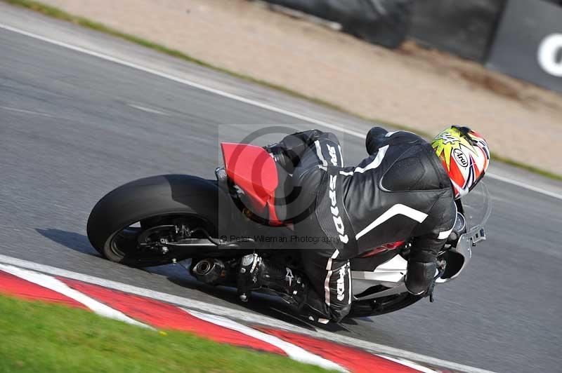Motorcycle action photographs;event digital images;eventdigitalimages;no limits trackday;oulton park;oulton park circuit cheshire;oulton park photographs;peter wileman photography;trackday;trackday digital images;trackday photos
