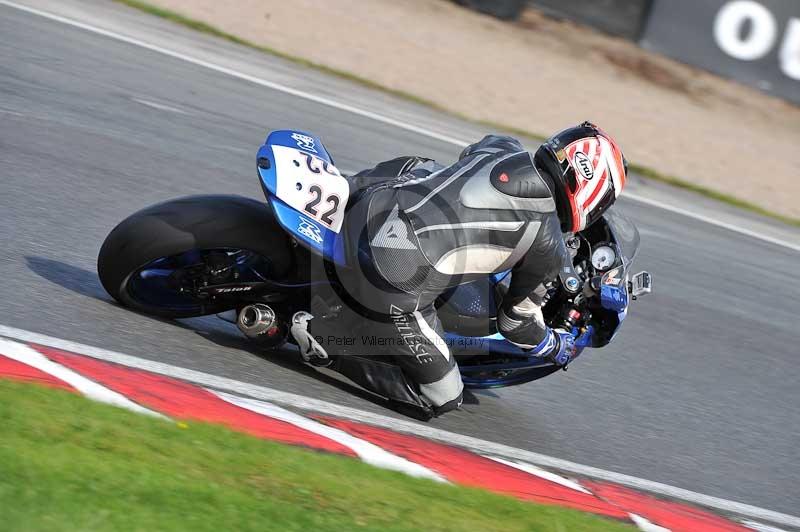 Motorcycle action photographs;event digital images;eventdigitalimages;no limits trackday;oulton park;oulton park circuit cheshire;oulton park photographs;peter wileman photography;trackday;trackday digital images;trackday photos