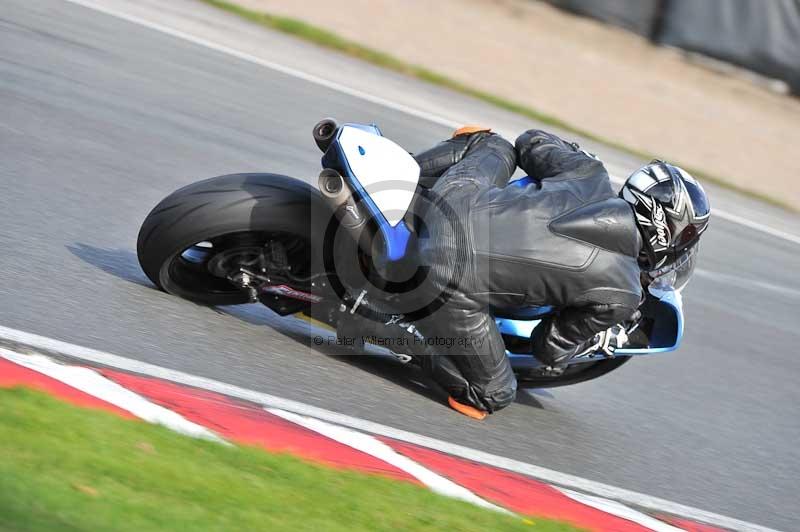 Motorcycle action photographs;event digital images;eventdigitalimages;no limits trackday;oulton park;oulton park circuit cheshire;oulton park photographs;peter wileman photography;trackday;trackday digital images;trackday photos