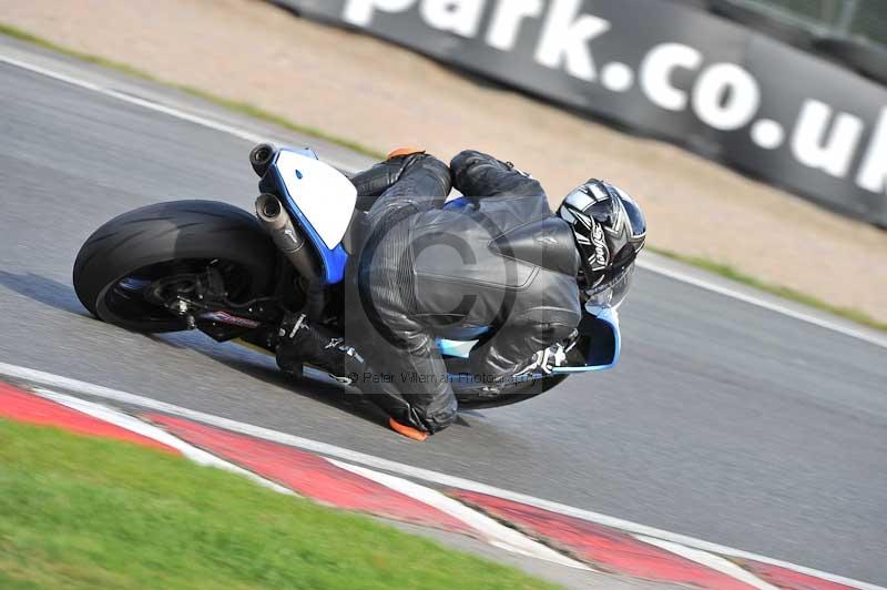 Motorcycle action photographs;event digital images;eventdigitalimages;no limits trackday;oulton park;oulton park circuit cheshire;oulton park photographs;peter wileman photography;trackday;trackday digital images;trackday photos