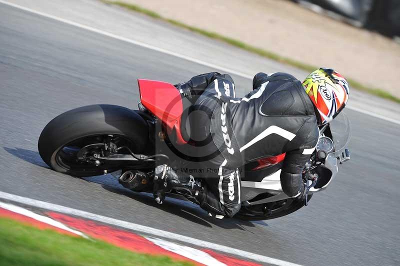 Motorcycle action photographs;event digital images;eventdigitalimages;no limits trackday;oulton park;oulton park circuit cheshire;oulton park photographs;peter wileman photography;trackday;trackday digital images;trackday photos