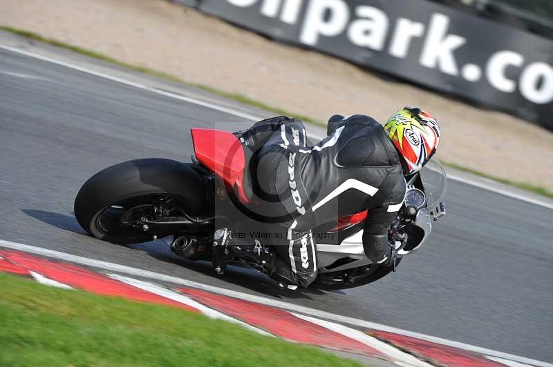 Motorcycle action photographs;event digital images;eventdigitalimages;no limits trackday;oulton park;oulton park circuit cheshire;oulton park photographs;peter wileman photography;trackday;trackday digital images;trackday photos