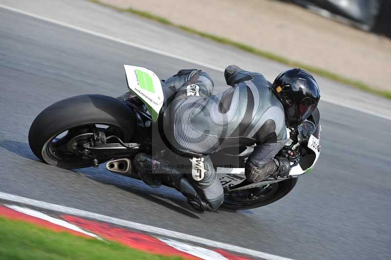 Motorcycle action photographs;event digital images;eventdigitalimages;no limits trackday;oulton park;oulton park circuit cheshire;oulton park photographs;peter wileman photography;trackday;trackday digital images;trackday photos