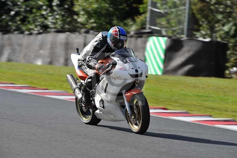 Motorcycle action photographs;event digital images;eventdigitalimages;no limits trackday;oulton park;oulton park circuit cheshire;oulton park photographs;peter wileman photography;trackday;trackday digital images;trackday photos