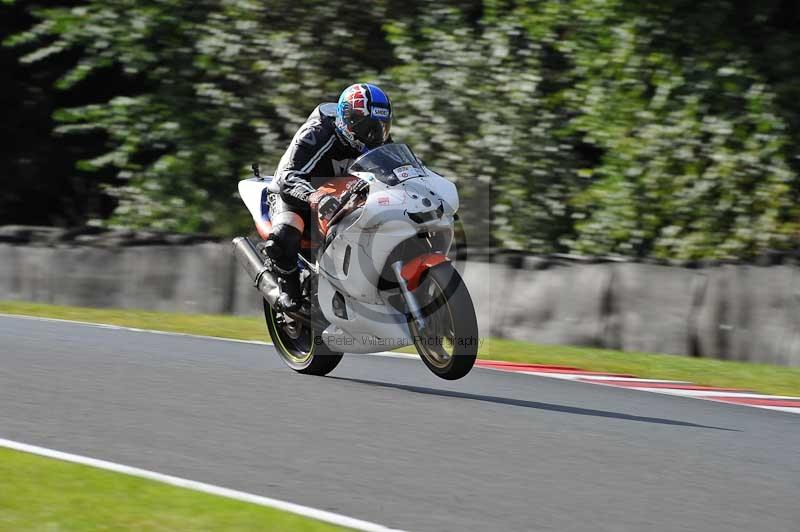 Motorcycle action photographs;event digital images;eventdigitalimages;no limits trackday;oulton park;oulton park circuit cheshire;oulton park photographs;peter wileman photography;trackday;trackday digital images;trackday photos