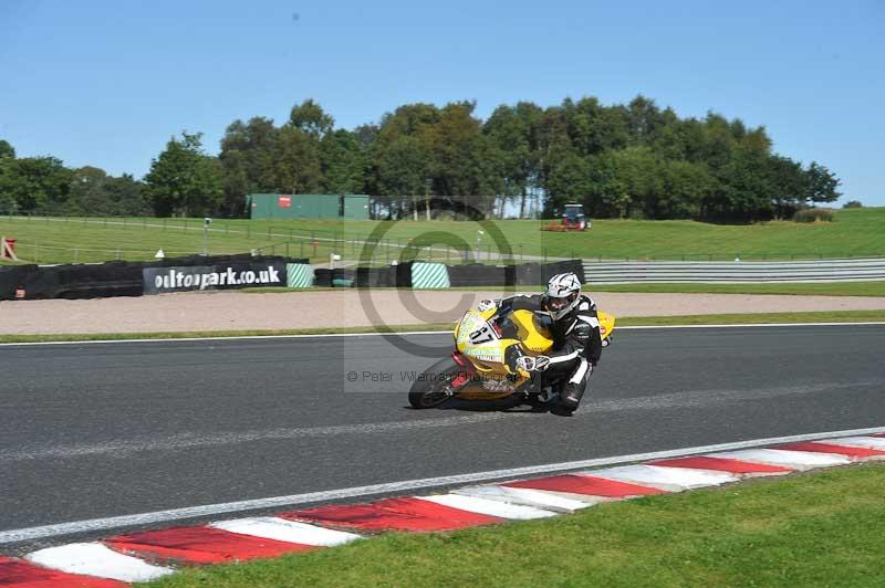Motorcycle action photographs;event digital images;eventdigitalimages;no limits trackday;oulton park;oulton park circuit cheshire;oulton park photographs;peter wileman photography;trackday;trackday digital images;trackday photos