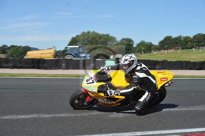 Motorcycle action photographs;event digital images;eventdigitalimages;no limits trackday;oulton park;oulton park circuit cheshire;oulton park photographs;peter wileman photography;trackday;trackday digital images;trackday photos