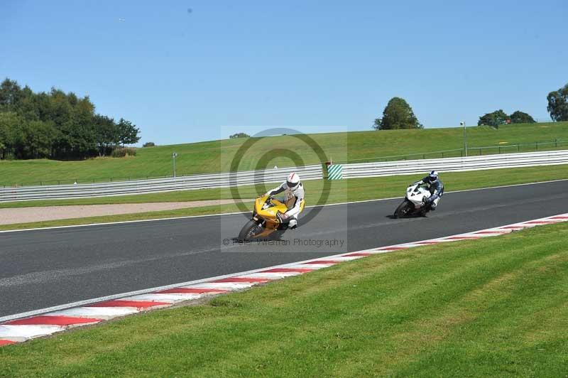 Motorcycle action photographs;event digital images;eventdigitalimages;no limits trackday;oulton park;oulton park circuit cheshire;oulton park photographs;peter wileman photography;trackday;trackday digital images;trackday photos
