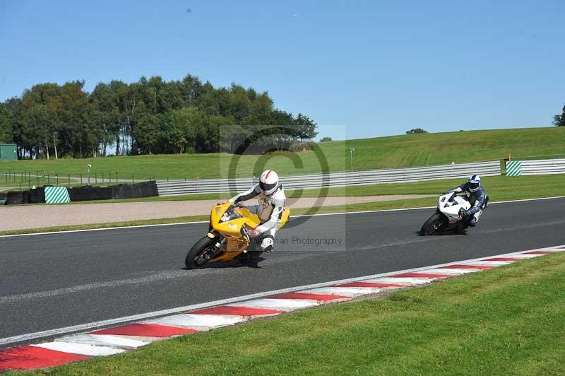 Motorcycle action photographs;event digital images;eventdigitalimages;no limits trackday;oulton park;oulton park circuit cheshire;oulton park photographs;peter wileman photography;trackday;trackday digital images;trackday photos
